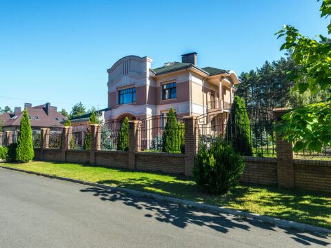 Secure bonds as collateral for buying a luxury house